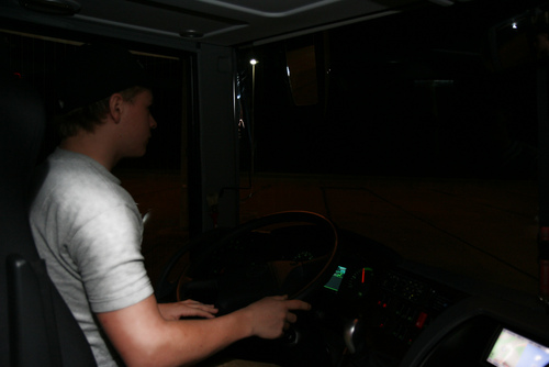 tourbus002wh7.jpg